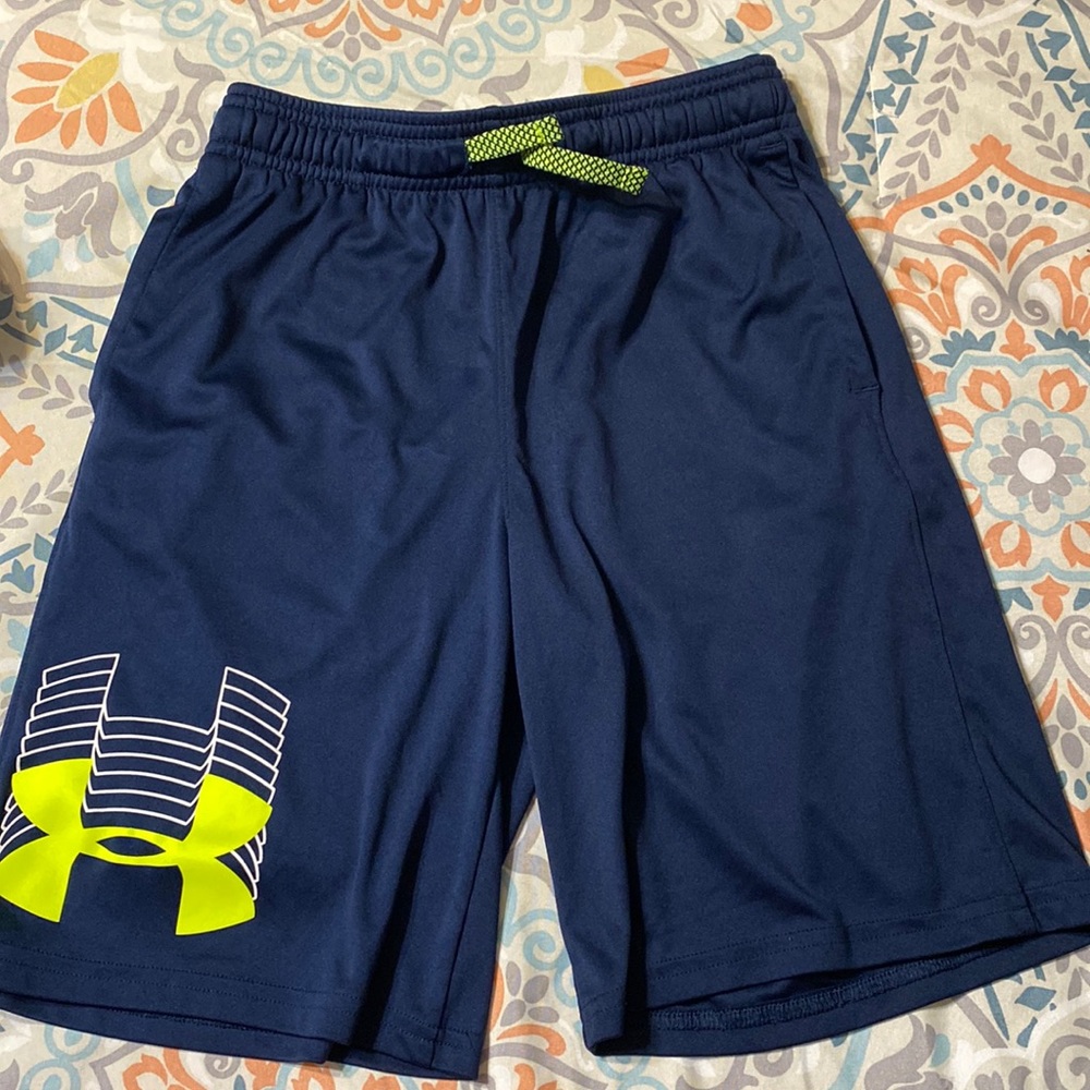 Under Armour athletic shorts youth size medium